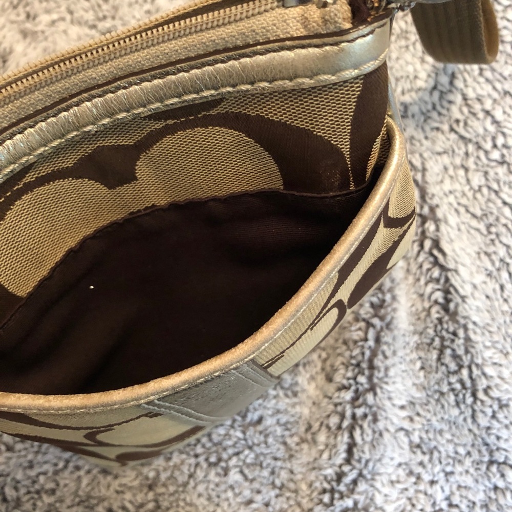 Coach Signature Crossbody - Picture 4 of 9